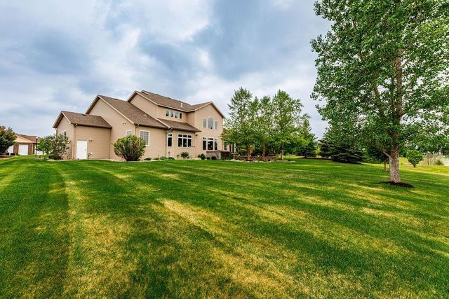 5827 Silverleaf Drive S, Fargo, ND 58104