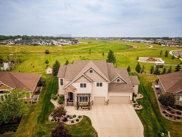 5827 Silverleaf Drive S, Fargo, ND 58104