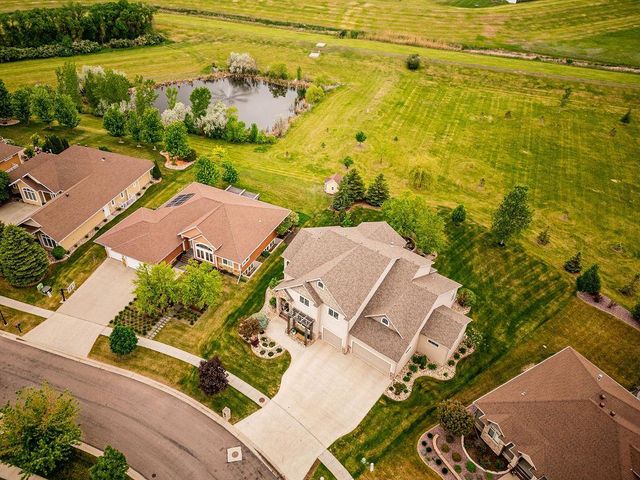 5827 Silverleaf Drive S, Fargo, ND 58104