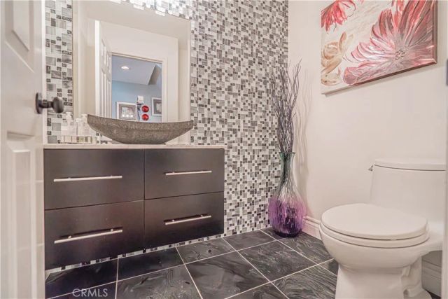 23678 White Oak Court, Newhall, CA 91321