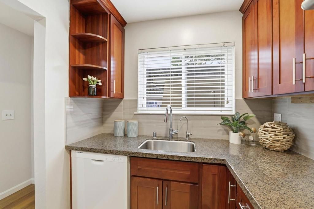 Image 3 of property listing at 830 Quince Avenue 46, Santa Clara, CA 95051