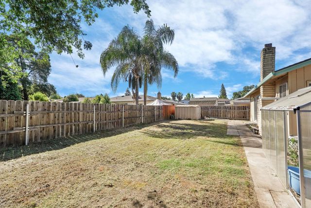 9214 Bainbridge Pl, Stockton, CA 95209