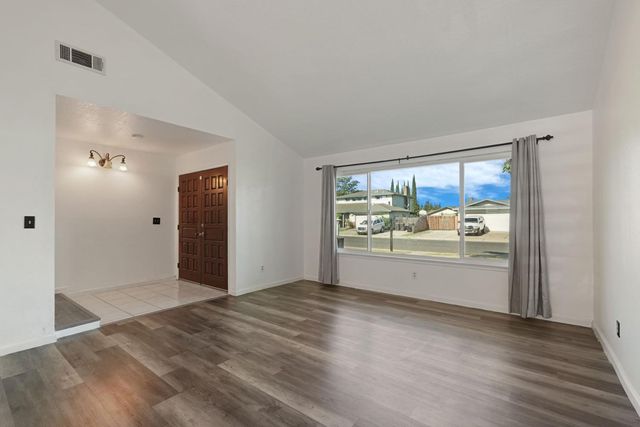 9214 Bainbridge Pl, Stockton, CA 95209