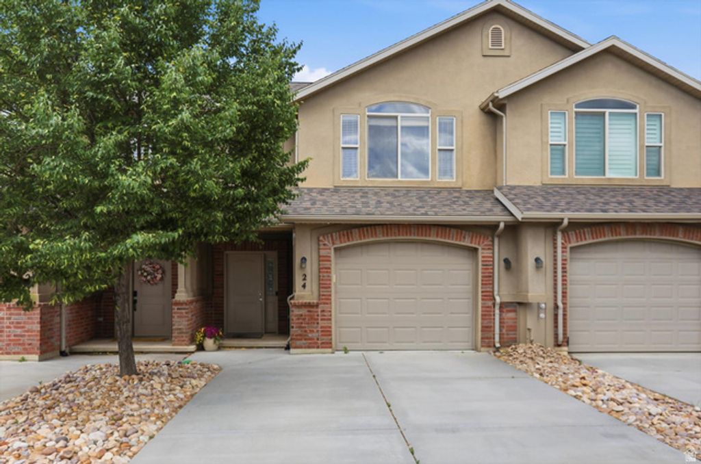 Image 2 of property listing at 318 E 2275 N #24, North Ogden, UT 84414