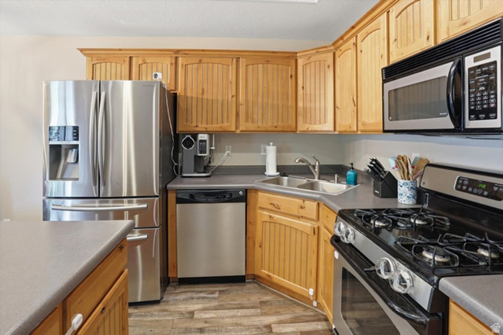 Image 14 of property listing at 318 E 2275 N #24, North Ogden, UT 84414