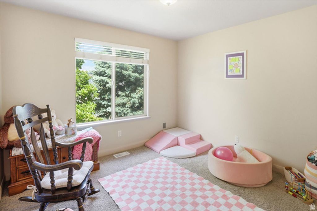 Image 19 of property listing at 318 E 2275 N #24, North Ogden, UT 84414