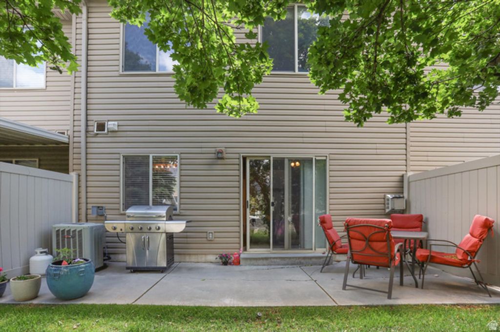 Image 31 of property listing at 318 E 2275 N #24, North Ogden, UT 84414