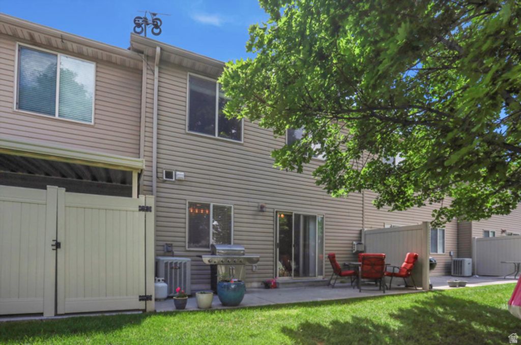 Image 33 of property listing at 318 E 2275 N #24, North Ogden, UT 84414