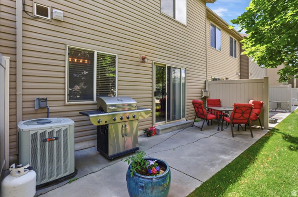 Image 34 of property listing at 318 E 2275 N #24, North Ogden, UT 84414