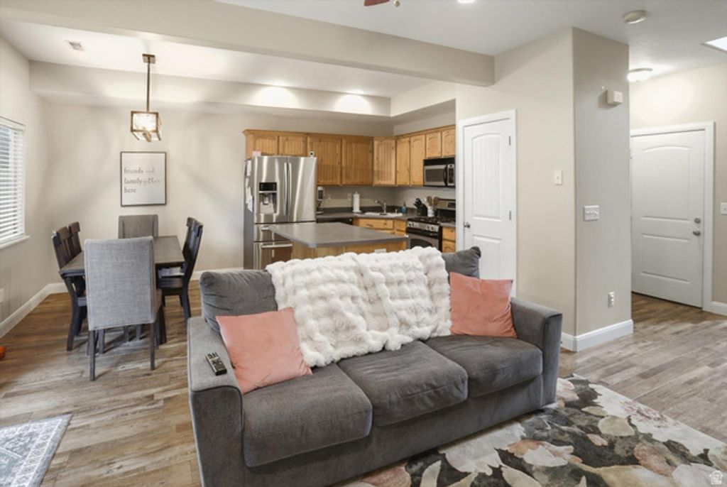 Image 5 of property listing at 318 E 2275 N #24, North Ogden, UT 84414