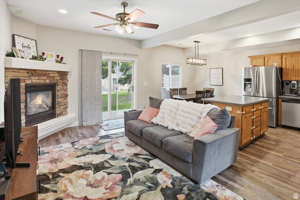 Image 7 of property listing at 318 E 2275 N #24, North Ogden, UT 84414