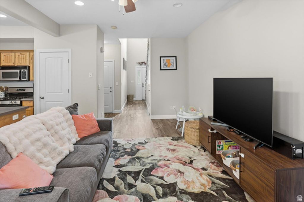 Image 8 of property listing at 318 E 2275 N #24, North Ogden, UT 84414