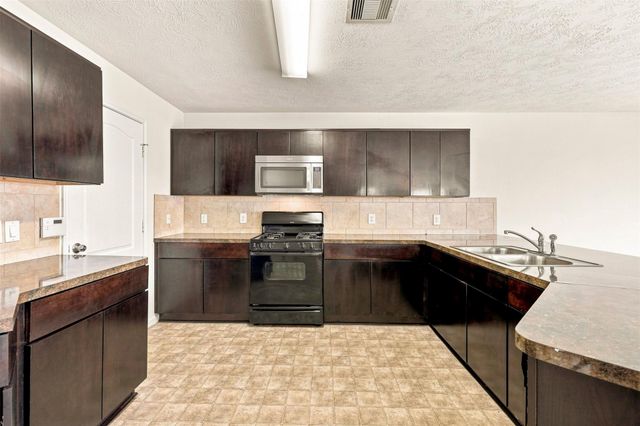 1014 Hummingbird Point Lane, Houston, TX 77090