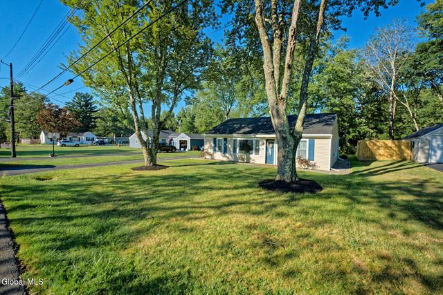 2 Alamo Lane, Colonie, NY 12304