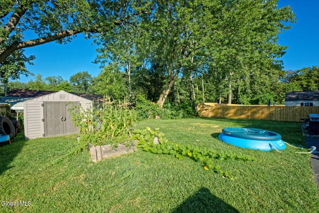 2 Alamo Lane, Colonie, NY 12304