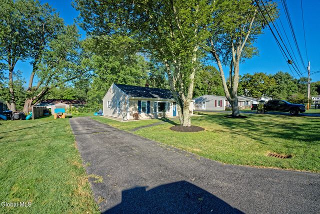 2 Alamo Lane, Colonie, NY 12304