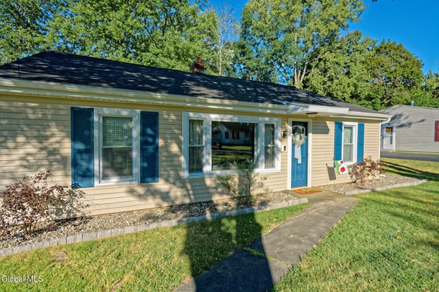 2 Alamo Lane, Colonie, NY 12304
