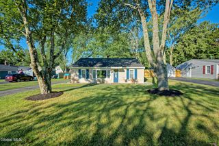 2 Alamo Lane, Colonie, NY 12304