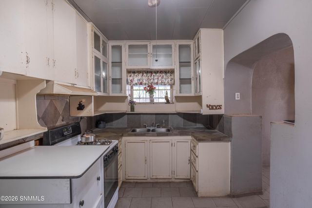 1061 N Tornillo Street, Las Cruces, NM 88001