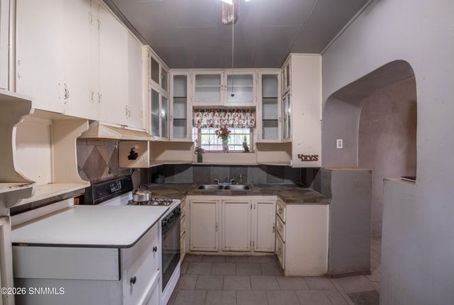 1061 N Tornillo Street, Las Cruces, NM 88001