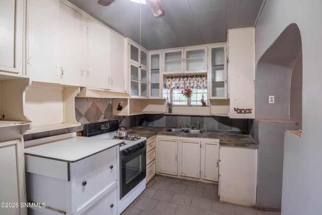 1061 N Tornillo Street, Las Cruces, NM 88001