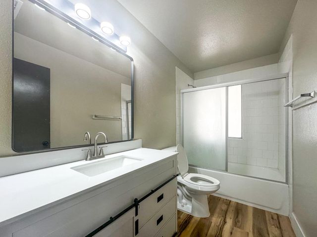 3043 N Brunswick Avenue, Fresno, CA 93722