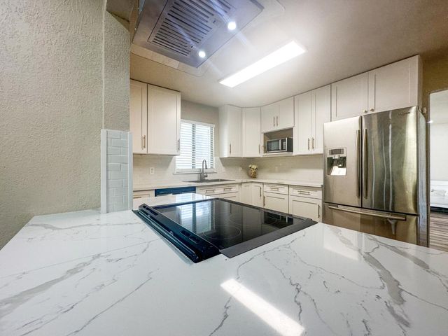 3043 N Brunswick Avenue, Fresno, CA 93722