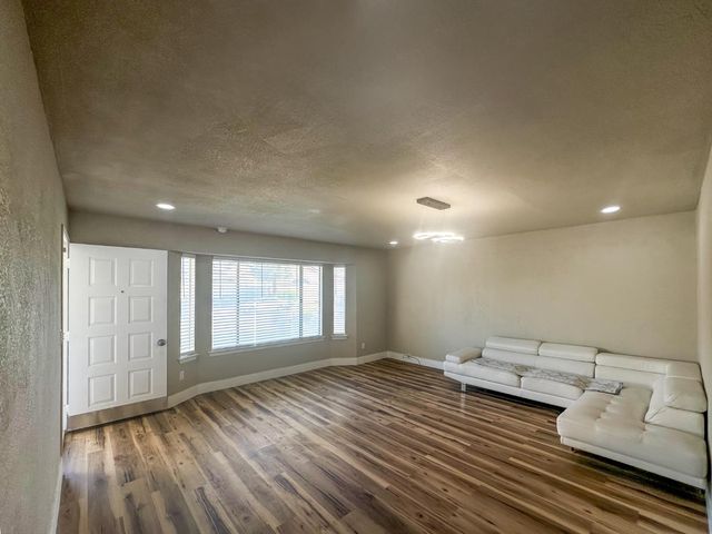 3043 N Brunswick Avenue, Fresno, CA 93722