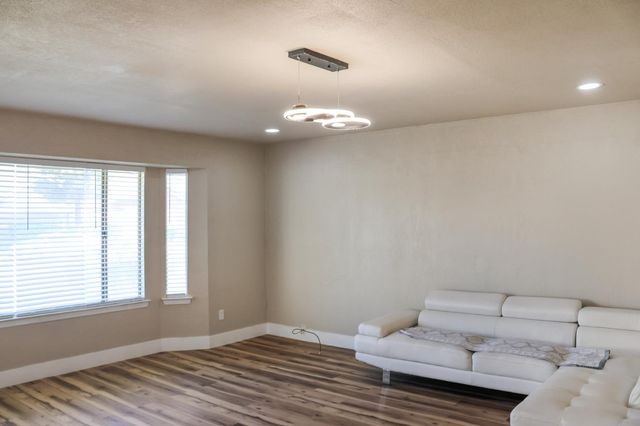 3043 N Brunswick Avenue, Fresno, CA 93722