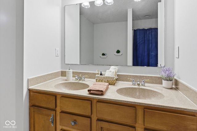 10182 Orange Blossom Trail, Fishers, IN 46038