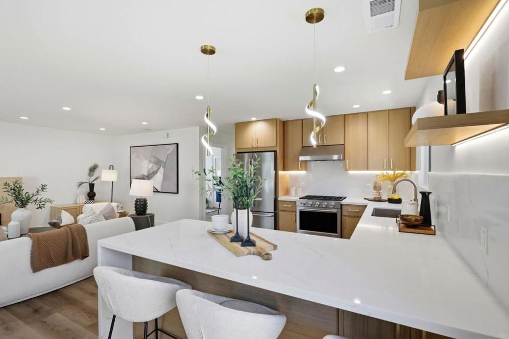 Image 6 of property listing at 3234 Hoover Street, Redwood City, CA 94063