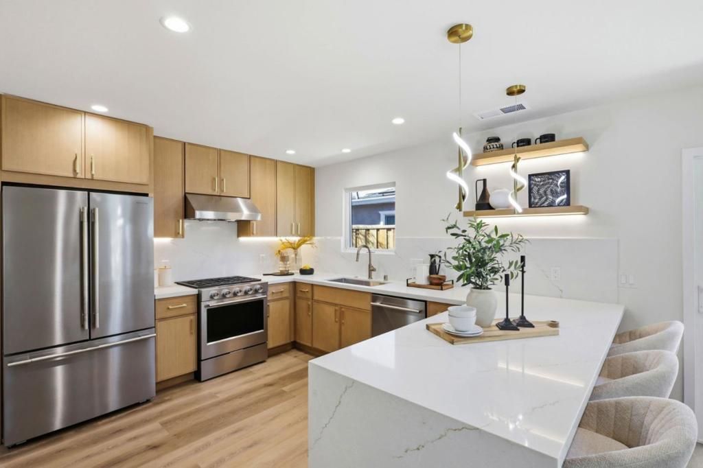 Image 7 of property listing at 3234 Hoover Street, Redwood City, CA 94063