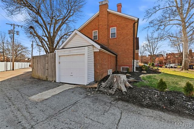 6427 Winona Avenue, St Louis, MO 63109