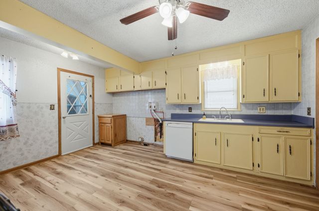 6429 S Keystone St, Haysville, KS 67217