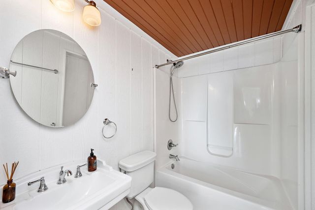 80 Oak Street, Mahtomedi, MN 55115