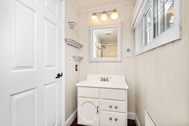 80 Oak Street, Mahtomedi, MN 55115