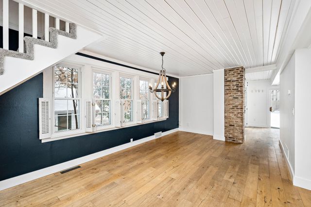 80 Oak Street, Mahtomedi, MN 55115