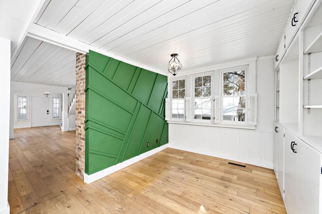 80 Oak Street, Mahtomedi, MN 55115