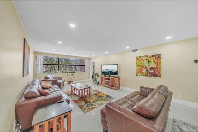 2704 NW 104th Avenue 210, Sunrise, FL 33322