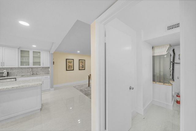 2704 NW 104th Avenue 210, Sunrise, FL 33322