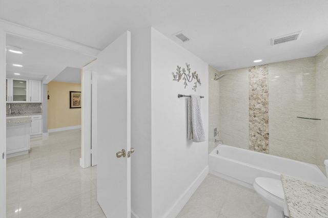 2704 NW 104th Avenue 210, Sunrise, FL 33322