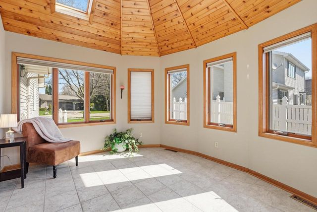 612 Westlawn Drive, Cottage Grove, WI 53527