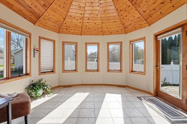 612 Westlawn Drive, Cottage Grove, WI 53527