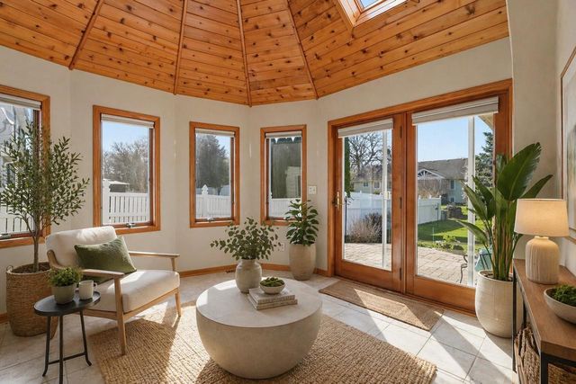 612 Westlawn Drive, Cottage Grove, WI 53527