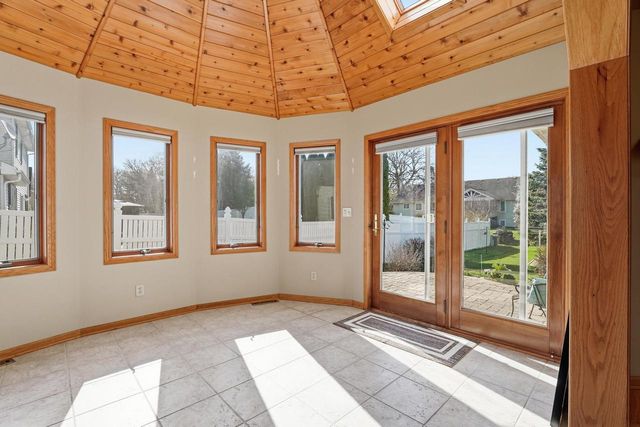 612 Westlawn Drive, Cottage Grove, WI 53527
