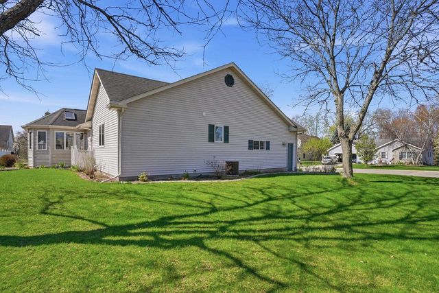 612 Westlawn Drive, Cottage Grove, WI 53527