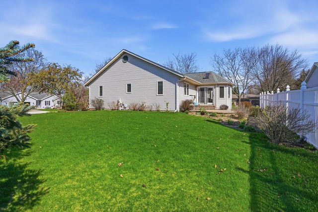 612 Westlawn Drive, Cottage Grove, WI 53527