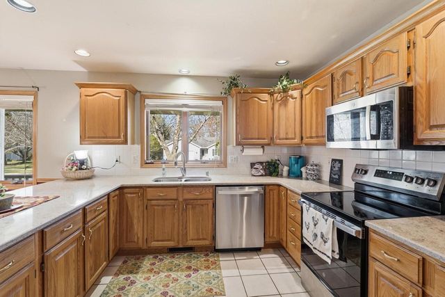 612 Westlawn Drive, Cottage Grove, WI 53527