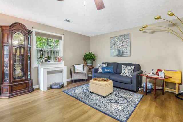 101 Pepper Grove Ave, Springfield, TN 37172