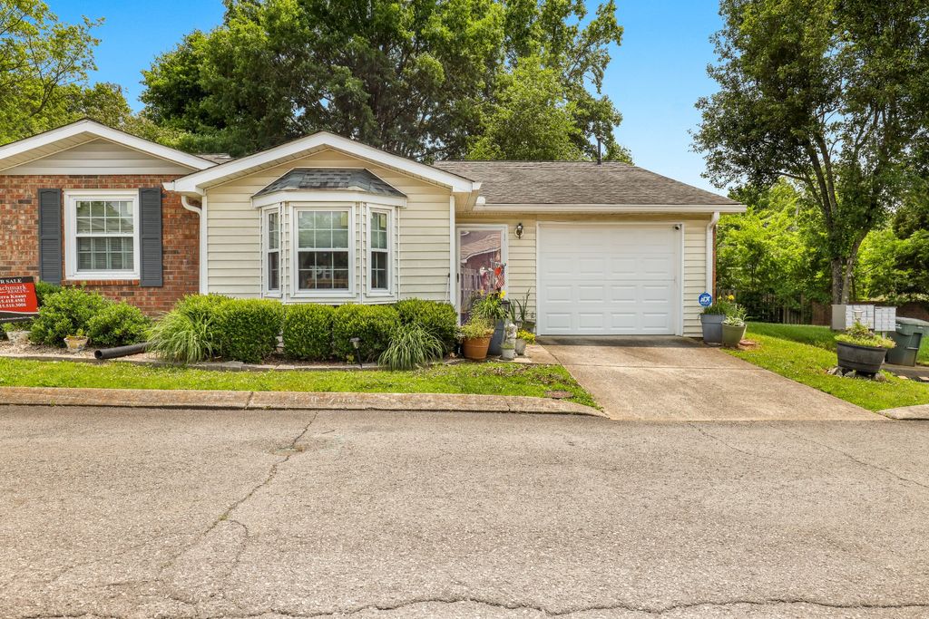 101 Pepper Grove Ave, Springfield, TN 37172